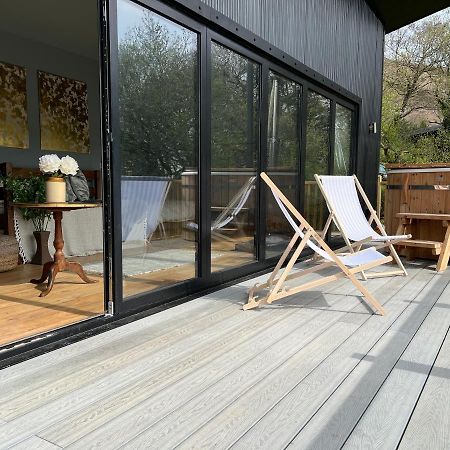 Luxury Lodge In The Treetops Llanbrynmair Exterior photo