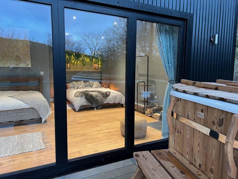 Luxury Lodge In The Treetops Llanbrynmair Exterior photo
